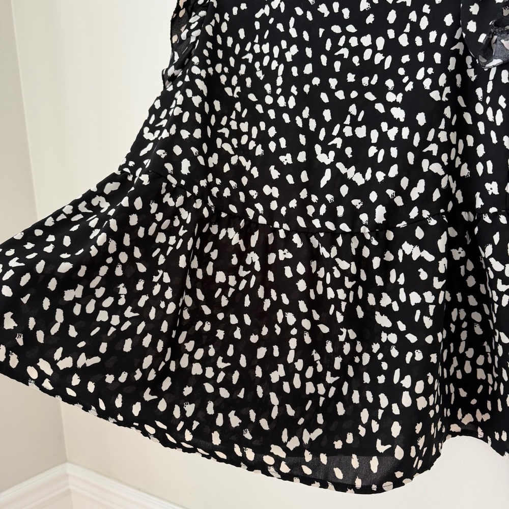 Black + White Printed Flutter Sleeve Women's Top Sz L - Picture 5 of 8